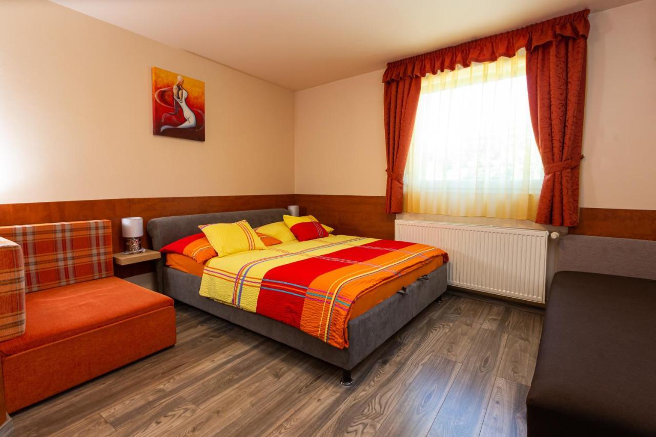 Erika Vendeghaz Hotel Eger Exterior photo