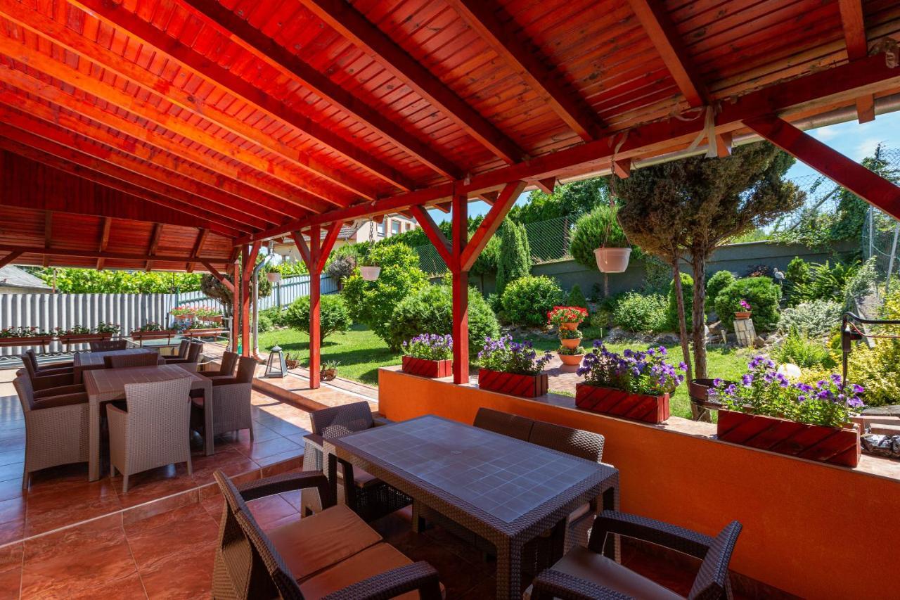 Erika Vendeghaz Hotel Eger Exterior photo